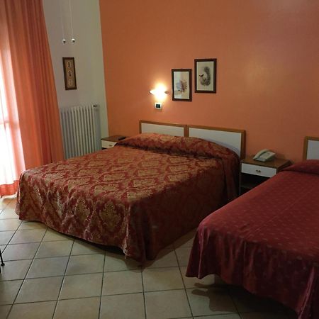 Hotel Ristorante Magda Novafeltria Camera foto